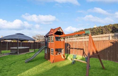 Luxury Home w Hot Tub near DFW Airport - Photo 45