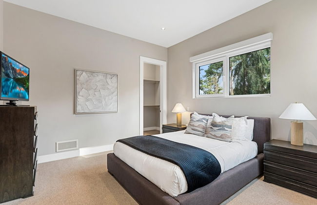 Lakeview Luxury Home in Vineyard w Infinity Pool hot tub - Photo 43