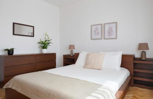 KING SIZE Bed with Air Conditioning near the BEACH & FREE Street Parking - Foto 23