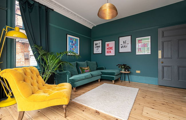 Chic and Colourful Family Home by Underthedoormat - Foto 37