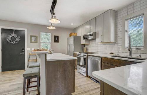 Red Rock Loft! Trails Apartment w BBQ & Fire Pit - Foto 23