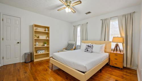 2 Story Home With Sunroom & Cozy Deck Close To KSU - Foto 5