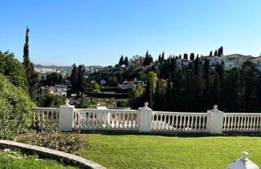 Beautiful Villa With Pool Scenic Views Sleeps 8 - Photo 5