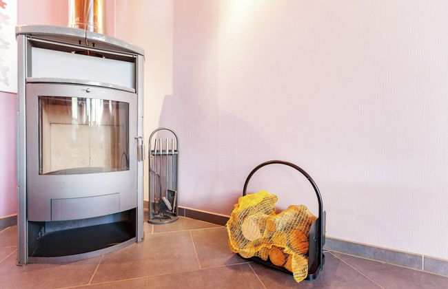 La Roche Cozy Forest Escape - Photo 11