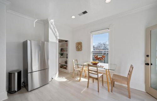 Beautiful Top Floor Getaway in Beach Town - Foto 8