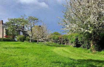 Mid-Wales Farmhouse, swimming pool, tranquil countryside views, sleeps 14 - Foto 19