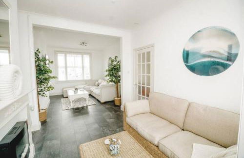 Sea View Beachfront House - Photo 34