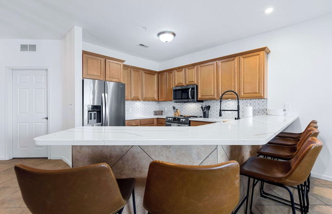 Panoramic Sunset Escape Waterfront Condo for 7! - Photo 12