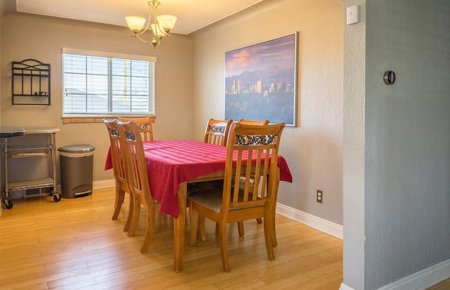 The Retro Escape City Park Hot Tub & Movie Theater - Foto 20