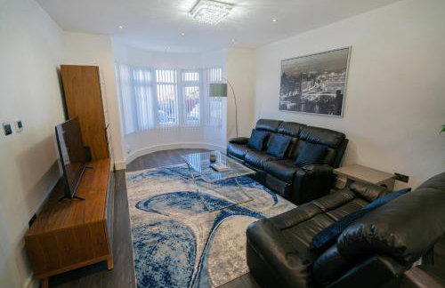 Newly Refurbished Modern 4 Bed Detached House ! - Foto 16