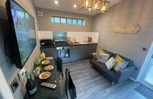 P75 - Studio Pod with Hot Tub - Photo 11