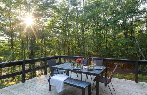 Modern Hideaway with Deck and State Forest Access - Foto 26