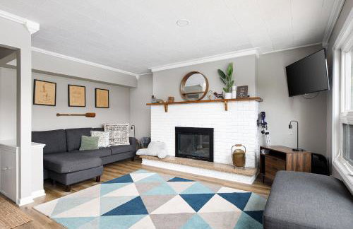 Bryan Lake Oasis in Downtown Lake Ann - Foto 39