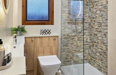 Luxury Wood Lodge with sauna, log burner & private woodland garden - Wnion Wood Lodge - Foto 26