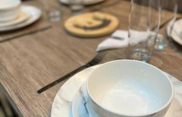 Perfect 1 Bed Apartment - Central with Parking, WiFi, TV, Desk - Foto 6