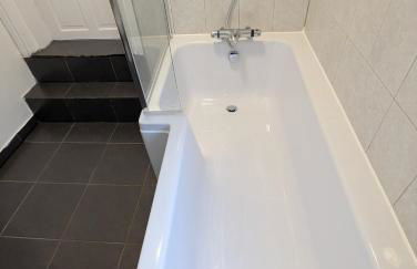 Fantastic 3-Bedroom House in Crawley - 10 mins from Gatwick - Foto 30