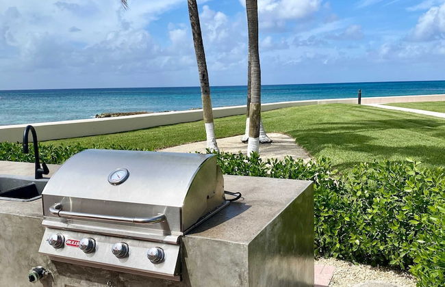 Oceanfront Condo on Seven Mile Beach - Photo 20