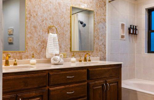 Retro Retreat - Fire Pit, Billiards, Media Room, Games - Photo 21