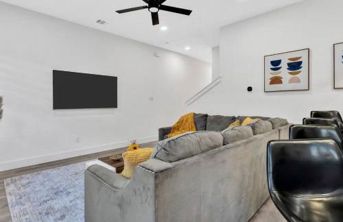 Dallas Escape w/ Rooftop + Yard • Sleeps 10 - Foto 14