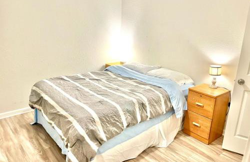 3 Bed Home 5 Mins to JAX Airport & Zoo - Foto 9