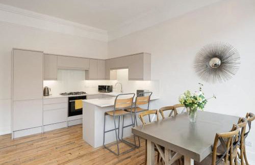 Large Luxury City Centre Flat with Balcony - Foto 15