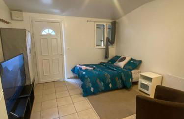 Apartment Sleeps 2 with On-Site Parking - Foto 11