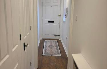 Small two Bed Apartment on a Private Road - Foto 4