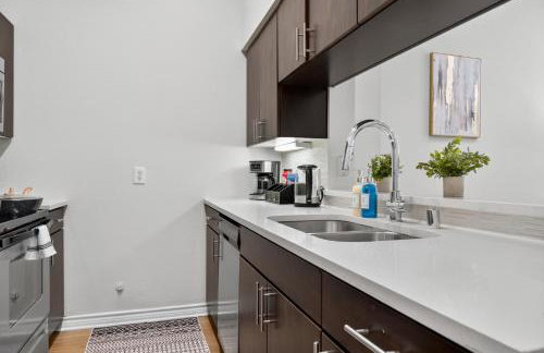 Worldcup Ready Beautifully Furnished One Bedroom Apartment in the Heart of West Village Dallas with Pool and Free Parking - Foto 26