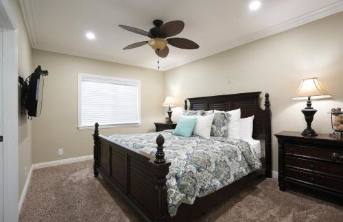 Highly Upgraded, 5 Bed, 4.5 ba, New Pool W/jacuzzi, 1/2 Mile Walk to Disney - Photo 57