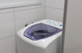 Edf Gil Nogueira - Praia do Morro - GUARAPARI - ES - Brasil - 4º Andar TELA Proteção - FRENTE Sol Manhã - 02 quartos com Split - WIFI - Varanda Gourmet com CHURRASQUEIRA - 02 elevadores - 01 Vaga - PISCINA - Sauna - Portaria 24 HRS - 50m da Praia do Morro - Photo 16