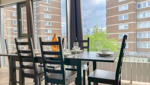 Sleek 3-bedroom flat with Balcony, Lift access, FREE WiFi in Southwark, Borough near The Shard by NourNest Apartments - Foto 2