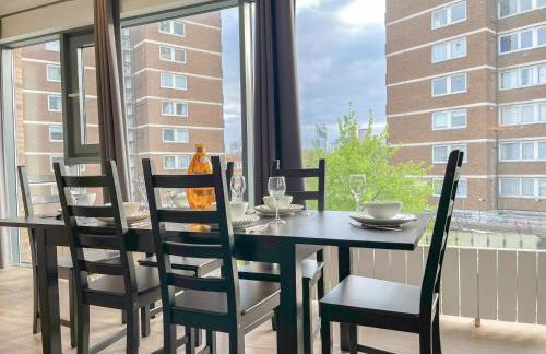 Sleek 3-bedroom flat with Balcony, Lift access, FREE WiFi in Southwark, Borough near The Shard by NourNest Apartments - Foto 2