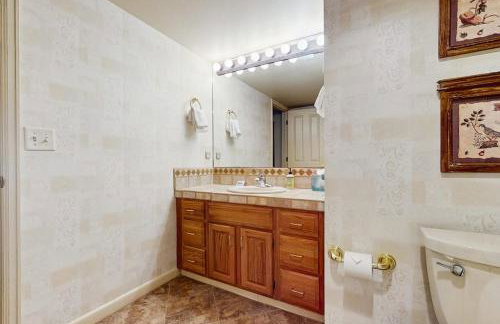 Torian Plum Condominiums - Foto 90