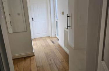 StayZen Apartments - Free Parking & Private Garden Ground Floor Central Woking - Business & Leisure - Photo 21