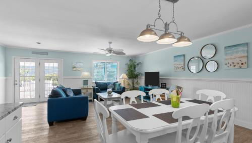 Colorful Emerald Isle Home Just Steps to Beach! - Foto 4