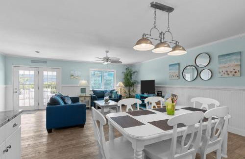 Colorful Emerald Isle Home Just Steps to Beach! - Foto 4