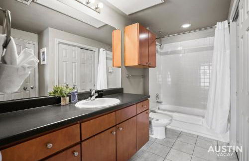 King Beds and Patio Dining in ATX West Campus Gem - Foto 16