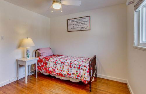 Peaceful Retreat with Private Hot Tub in New Albany - Foto 19