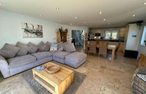 Trewhiddle Retreat V29 by Together Travel - Luxury 4-Bedroom Villa - Foto 5