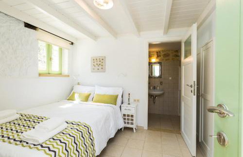 Nature Retreat Green Oasis Villa with Private Pool & Rooftop Hot Tub - Foto 33