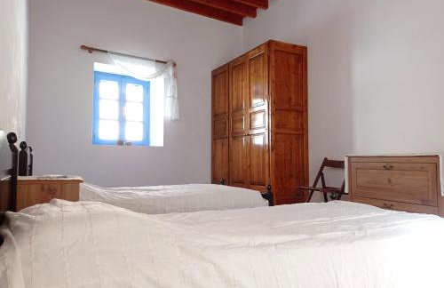 quiet stone house in Nisyros - Photo 10