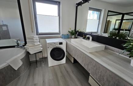 CASA8070 - Exklusive große Maisonette-Wohnung 91 qm für Familien, Gruppen, Geschäftsreisende, inklusive Parkplatz, WLAN, Kaffee und Tee, voll ausgestattet für 1 bis 9 Personen, zentrumsnah an der Autobahn A9 Ingolstadt-Süd - Photo 44