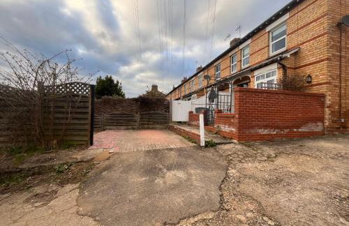 2 bedroom Hidden Gem in Stamford with parking - Photo 3