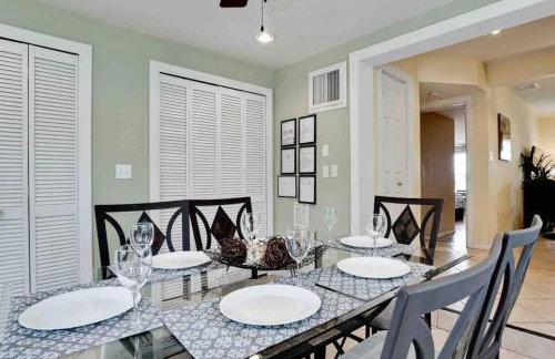 Great shape after Milton -Gorgeous Pool! - os - Photo 16