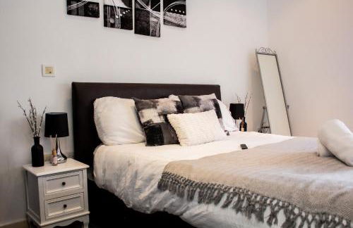 Modern 2 Bed City Center Apartment - Foto 22