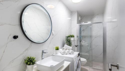 Apartment Central - 5 min with bus to Old Town, self check in 0-24h - Foto 3, towels, Shower