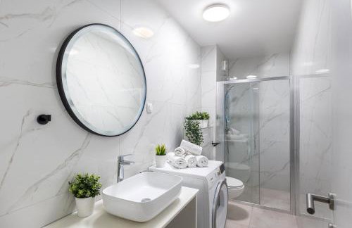 Apartment Central - 5 min with bus to Old Town, self check in 0-24h - Foto 3