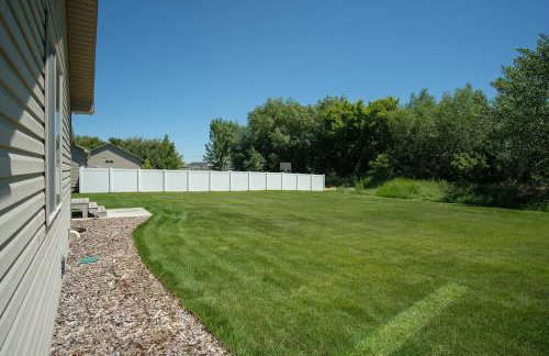 Modern Home with 3-Car Garage & Large Yard - Photo 9