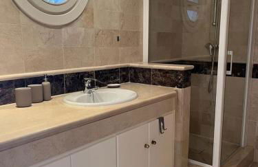 Luxury Apartment Elviria Hills - Stunning Views - Photo 32