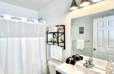 Doxie Cottage Close to WEC Springs and More - Foto 29